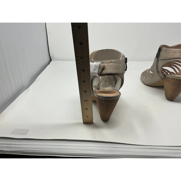 Vince Camuto VC-Eliana Women Gold Leather Peep Toe Ankle Zip Caged Sandal US 10M - Picture 5 of 7